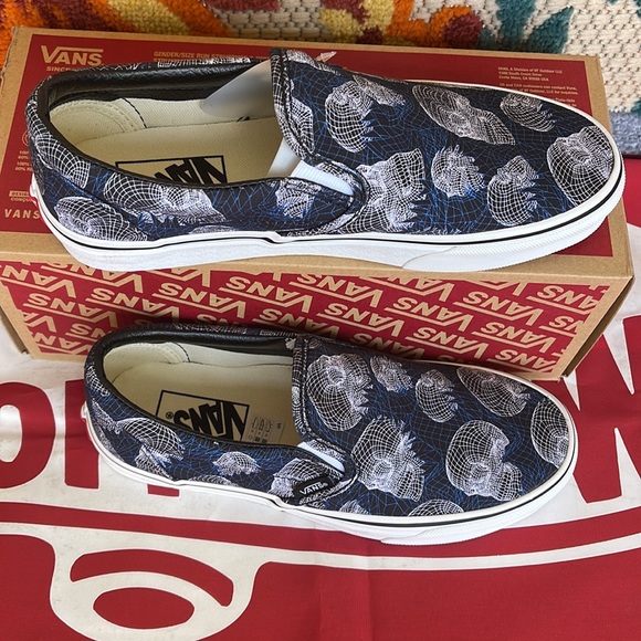 Vans Classic Slip-On
(Wireframe Skulls) Black/Trwht 
VNOA33TB9IB
WMNS sneakers - Picture 3 of 16